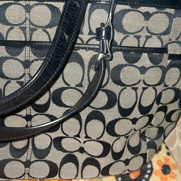 Authentic coach Stylish Black and Tan Women's Bag - Picture 7 of 12